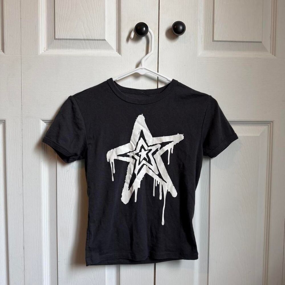 Vinyl Icons Women's Grunge Star Dark Gray Cropped T-shirt